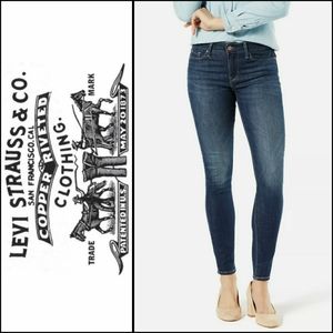 Signature Levi Strauss & Co Skinny Jeans. Size 18R